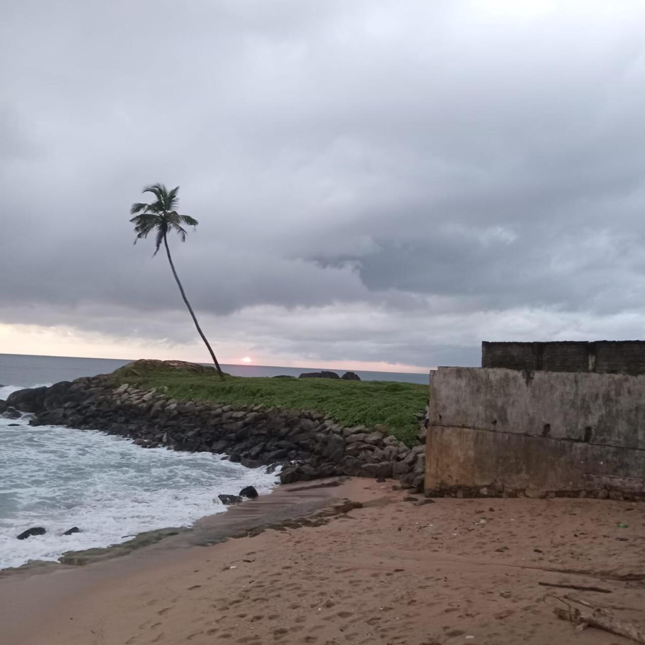 Sunset Beach Villa Galle Buitenkant foto